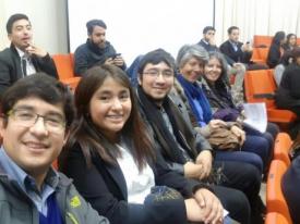 El equipo de trabajo asistiendo a la ceremonia de firma en el Salón de Honor